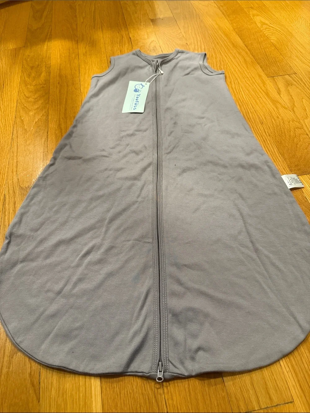 NWT Yoofoss baby sleep sack size medium.